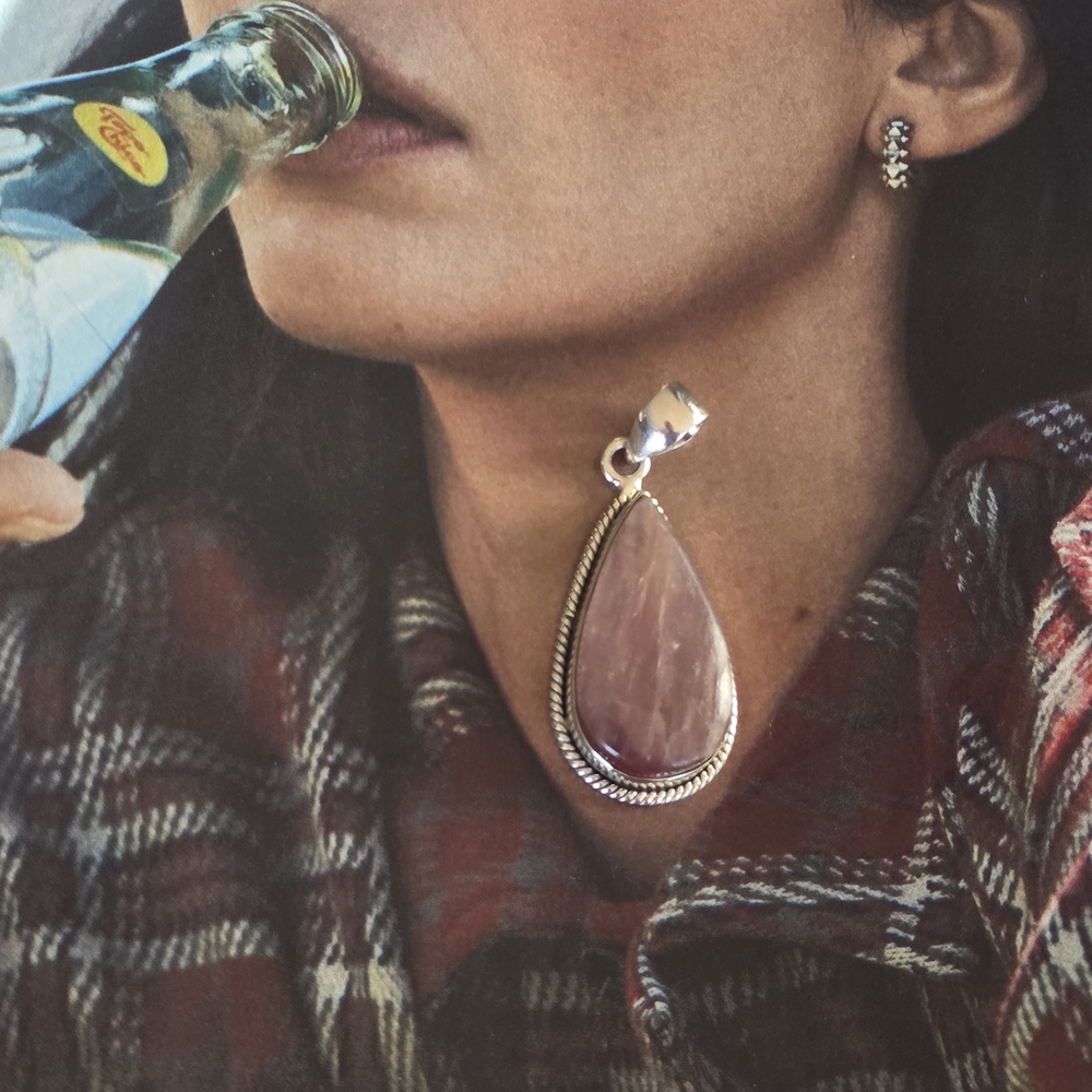 🆕️Elegant Sandstone Pendant set In SS.